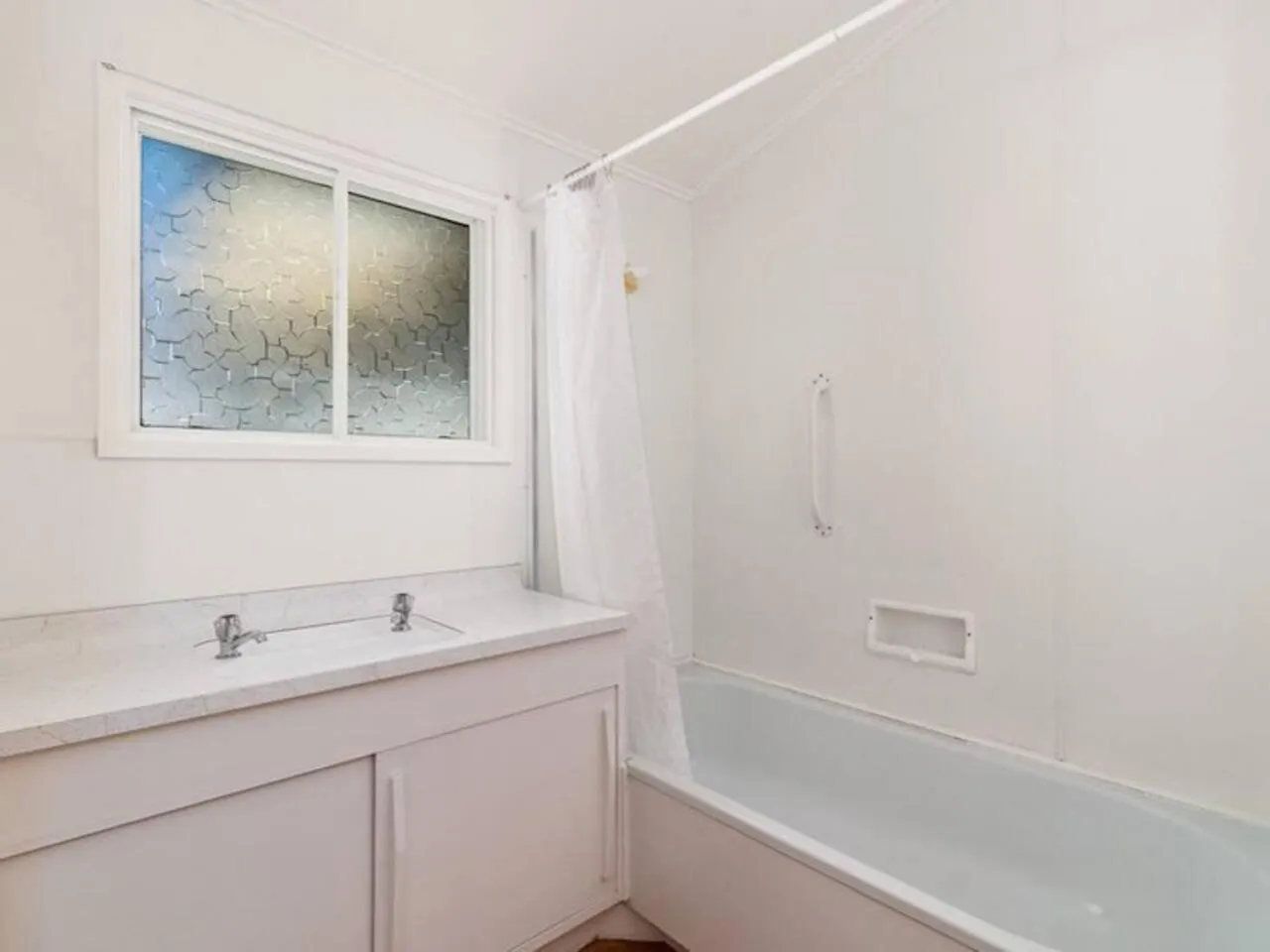 Holiday home Broomfields By The Lake, Historic 3Br Lodge With Views And Timeless Charm Taupo New Zealand